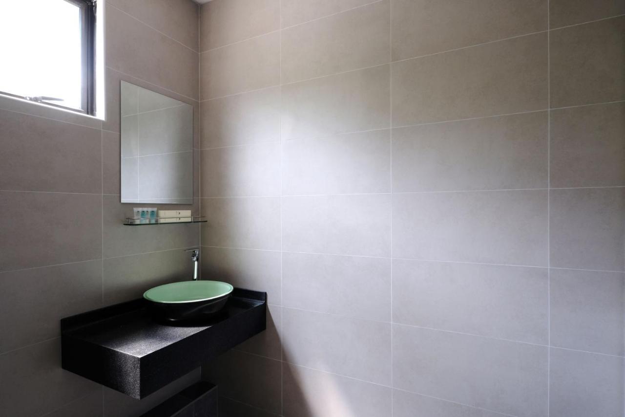 Q Loft Hotels At Bedok Сингапур Екстериор снимка